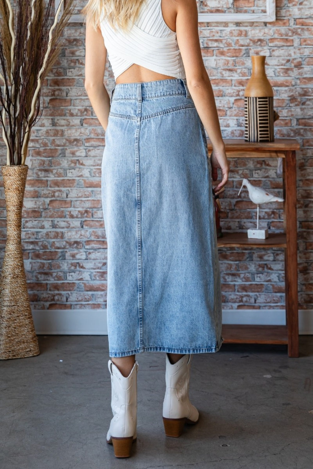 Veveret Slit Mid Rise Waist Denim Skirt